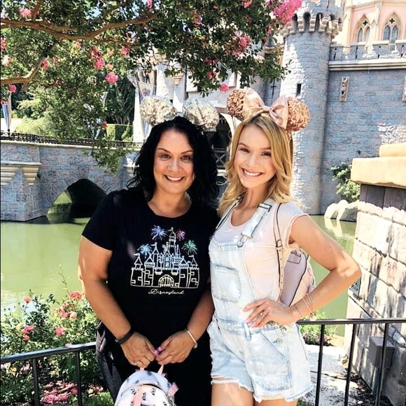 Meet your Posher, Tonya - Picture 1 of 1